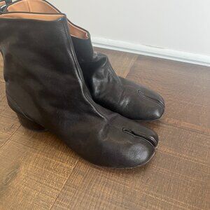 Maison Margiela Black Tabi Ankle Boots Size: 39
